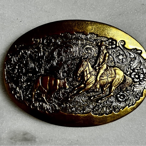 Award Design ~ Western/Cowboy/Bull ~ Gold & Silver Metal Tone ~ 24GP Belt Buckle - Picture 10 of 14